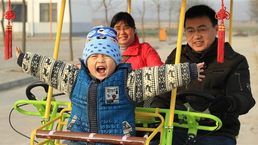 Con el aumento de la esperanza de vida y el descenso de la natalidad, la población actual de China no solo se está reduciendo, sino que también está envejeciendo rápidamente.