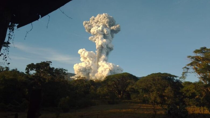 El Observatorio precisó que la explosión de unos 1.916 metros, ocurrió a las 15H50 hora local (21H50 GMT), en Liberia, cabecera de la provincia de Guanacaste.