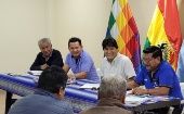 Morales llegó caminando al lugar del encuentro del Movimiento al Socialismo (MAS) en Cochabamba y saludó a las personas que se le acercaban.