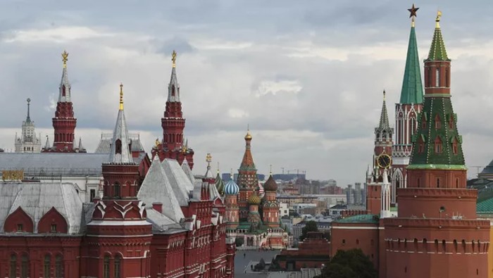 Los drones y sus fragmentos cayeron no obstante en el recinto del Kremlin, sin que causaran víctimas ni daños materiales