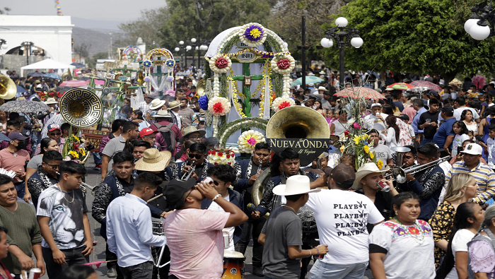 Celebran el Día de la Santa Cruz en Puebla, México