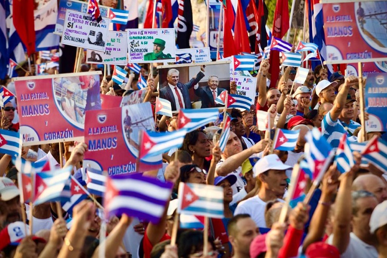 Los trabajadores cubanos desde las diferentes plazas demostraron que le ponen manos y corazón a la construcción de una sociedad más justa y digna.