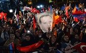Simpatizantes de Recep Tayyip Erdogan celebran la victoria electoral en presidenciales y parlamentarias.