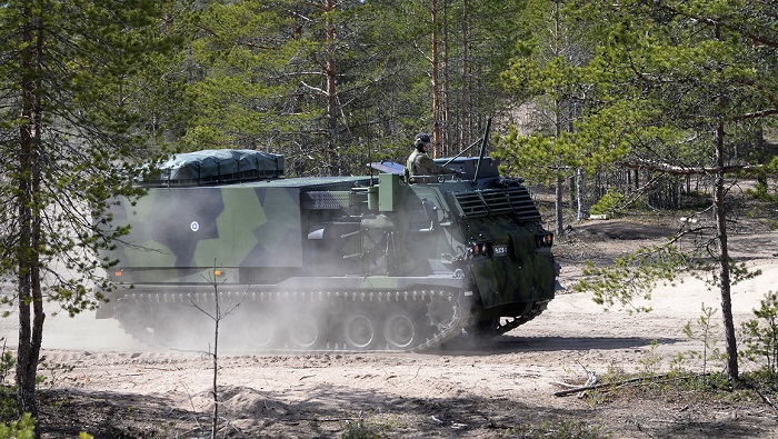 A las fuerzas finesas, se le unirán, en las maniobras, vehículos de combate Warrior británicos, de infantería CV90 suecos y los lanzacohetes múltiple estadounidenses.
