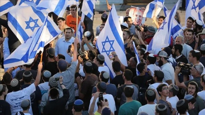 La manifestación sionista de las banderas consiguió permisos para penetrar la zona musulmana de la Ciudad Vieja.