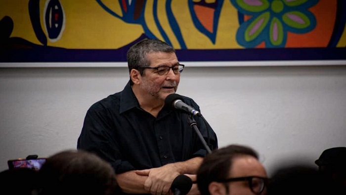 Iroel Sánchez es autor de los libros Sospechas y disidencias. Una mirada cubana en la red y Cuba frente al buen vecino. Entre el contrato y la herejía.