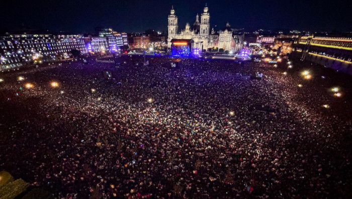 La jefa de Gobierno de la capital mexicana, Claudia Sheinbaum, afirmó: “Volvimos a hacer historia, rompimos récord de asistencia con 300 mil personas