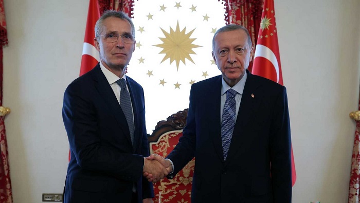 El secretario general de la OTAN calificó de productivo el encuentro con el presidente turco.
