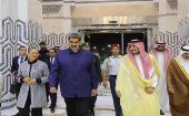 Tras arribar al Aeropuerto Internacional King Abdulaziz, el jefe de Estado venezolano recibió la bienvenida de parte de altos funcionarios sauditas.