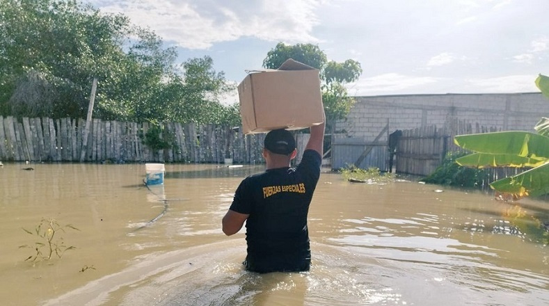 Casi 12.000 personas afectadas por las lluvias e inundaciones en la provincia de Esmeraldas. Habitantes reclaman al presidente Guillermo Lasso por la falta de ayuda humanitaria.
