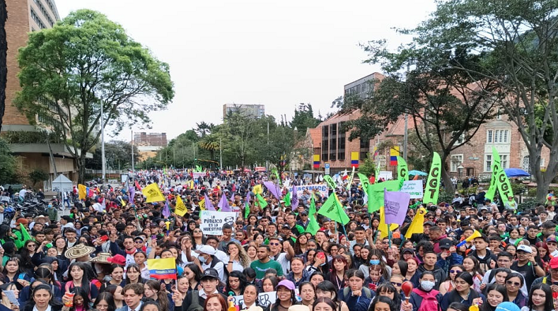 Los colombianos insistieron en el avance de las reformas relacionadas con la salud, el ámbito laboral y las pensiones, que se encuentren actualmente estancadas en el Congreso.