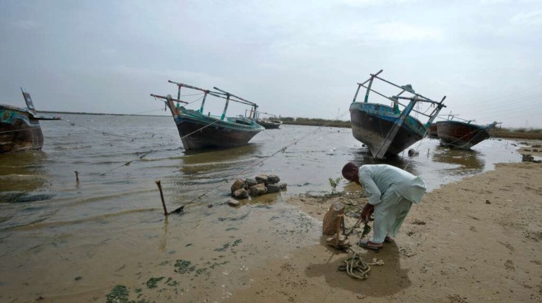 Se suspendieron las actividades pesqueras a lo largo de la costa norte y sur del Estado de Gujarat, en el oeste del país. Este estado puede ser afectado con vientos que podrían alcanzar 150 kilómetros por hora, según el servicio meteorológico indio.
