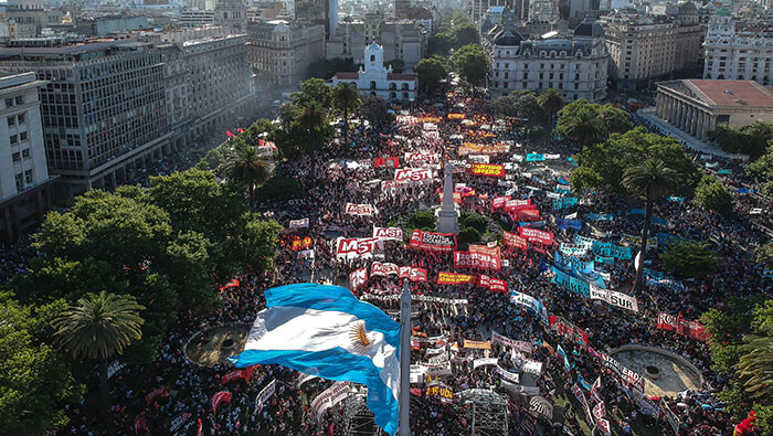 Se espera que la jornada de movilización en la capital argentina culmine con una masiva concentración en la Plaza de Mayo.