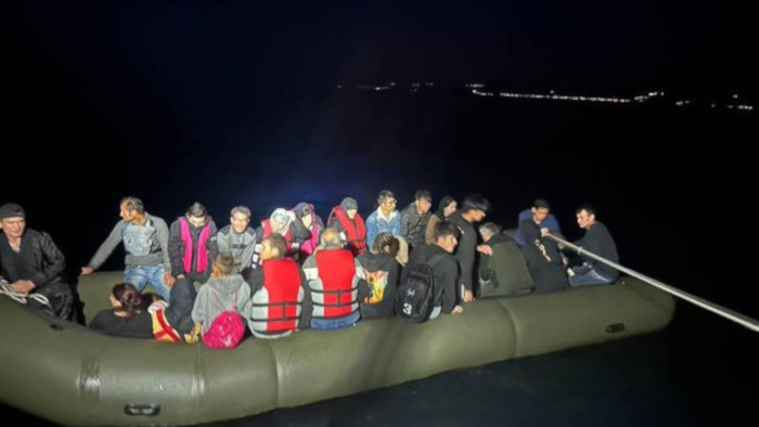 La guardia costera turca recibió una señal a las 04H50 horas locales del 1 de julio de que había un bote inflable con muchos refugiados frente a la costa del distrito de Ayvacik.