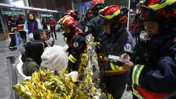 Muñoz aclaró que fueron rescatadas 27 personas atrapadas en las cabinas del teleférico en la zona urbana y 47 personas en la montaña.