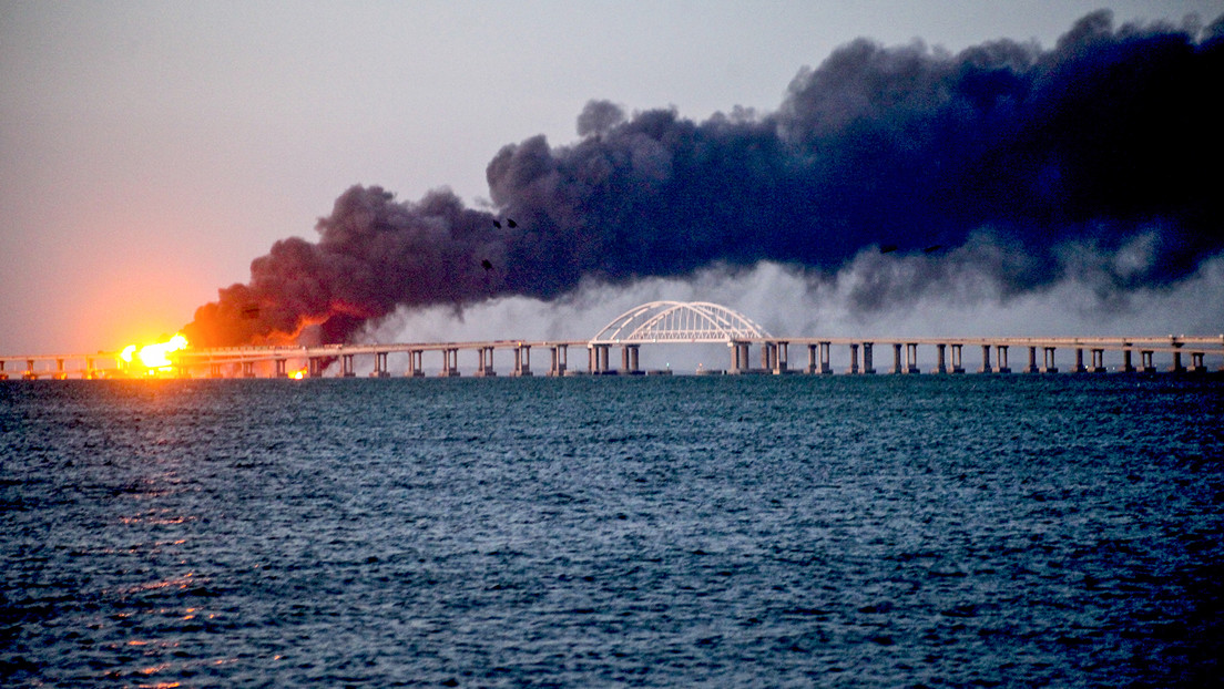Dos tramos del puente, que conecta a la península con la parte continental de Rusia, resultaron destruidos por la detonación de un camión cargado de explosivos el pasado 8 de octubre.