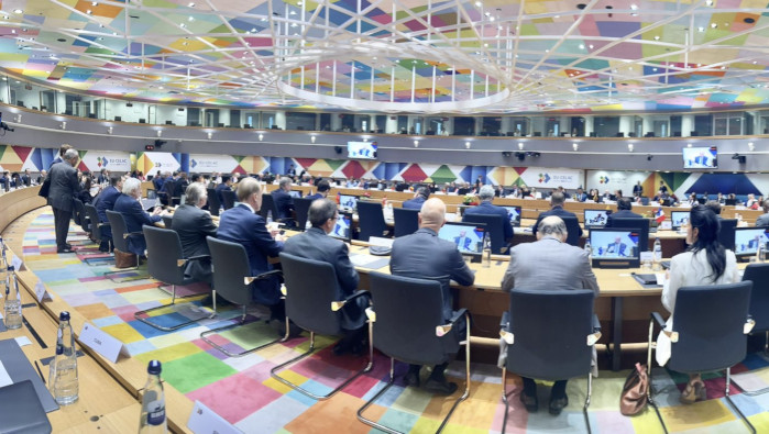 “Así que aprovechemos esta cumbre para dar forma a la agenda de inversiones en beneficio de nuestros dos continentes”, dijo la presidenta de la Comisión Europea, Ursula Von der Leyen.