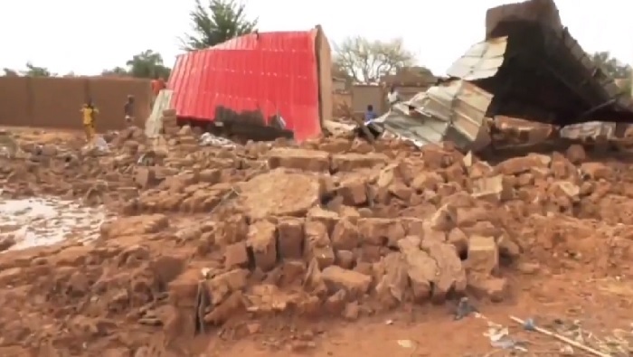 En Níger, dos de las ocho víctimas mortales reportadas se debieron al derrumbe de sus casas y las seis restantes perecieron ahogadas.