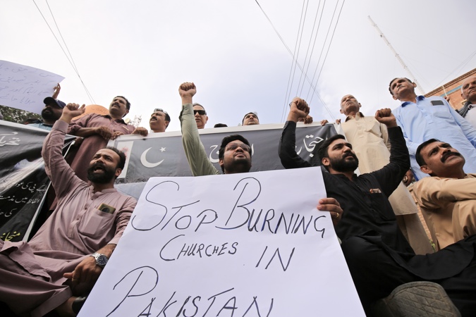 Los ataques provocaron la huida de la localidad de miembros de la minoría cristiana, que en este país supone unos 2.6 millones de personas o el 1,27 por ciento de la población paquistaní.