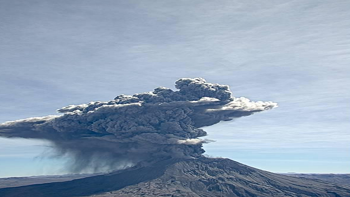 Ubinas es un estratovolcán situado en la provincia de General Sánchez Cerro, en el sur de Perú.