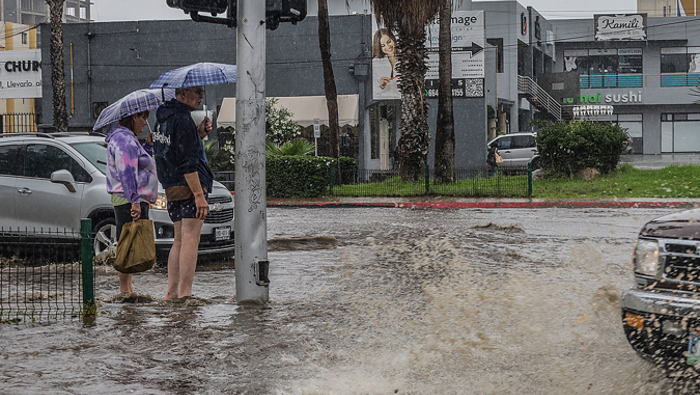El director de Bomberos de Tijuana, Rafael Carrillo, declaró que, pese a las afectaciones, el paso de la tormenta tropical no fue tan grave como se esperaba.