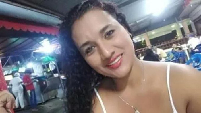 Las informaciones de los lugareños indicaron que Ordóñez y su esposo fueron atacados a balazos cuando estaban abriendo un local comercial de su propiedad.