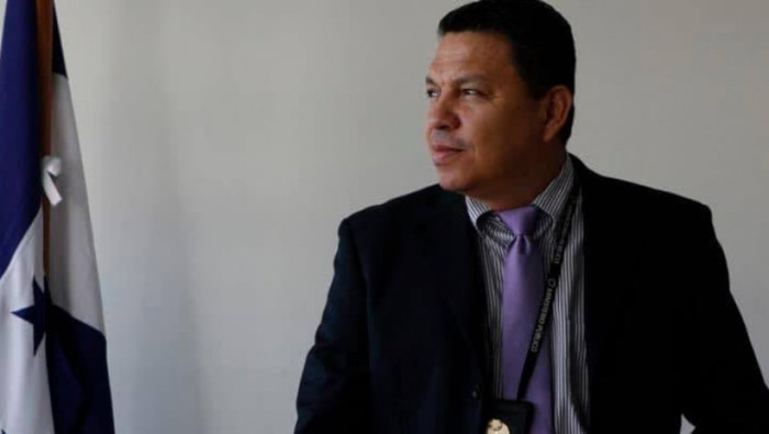 Santos estará al frente de la Fiscalía General hasta que haya un acuerdo entre las fuerzas políticas y voten al nuevo titular del Ministerio Público.