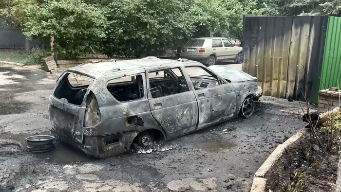 Como resultado del bombardeo cerca de un centro comercial y de la plaza Shajtiórsk, en Donetsk, se reportaron más de 10 heridos, según información preliminar.