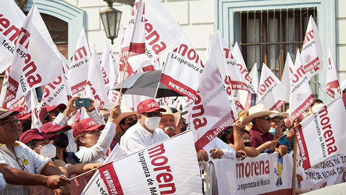 Simpatizantes de Morena esperan participar en consulta para definir al próximo candidato de la agrupación política para presidente de México.