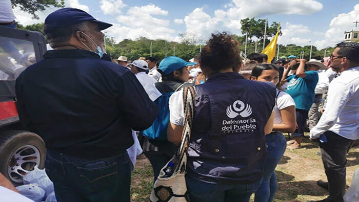 El ELN solicitó la presencia de una misión de la Cruz Roja y del Gobierno colombiano para dar ayuda humanitaria a los afectados por los enfrentamientos.