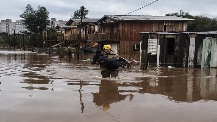 El mandatario brasileño expresó su solidaridad con la población que está sufriendo por las fuertes lluvias y ratificó su compromiso en ayudar.