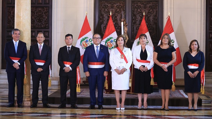 De acuerdo con una reciente encuesta del Instituto de Estudios Peruanos (IEP), el 85 por ciento de los peruanos confía poco o nada en el Gobierno de Boluarte.