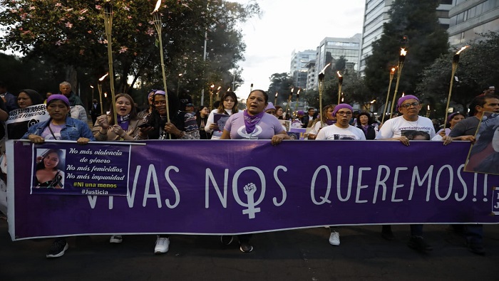 Al grito de “Vivas Nos Queremos” y “Ni Una Menos”, las ecuatorianas recordaron a las centenas de mujeres víctimas de femicidios.