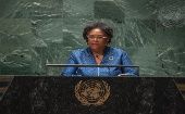 La primera ministra de Barbados dijo que más de 60 países “están en el corredor de la muerte por la deuda”.