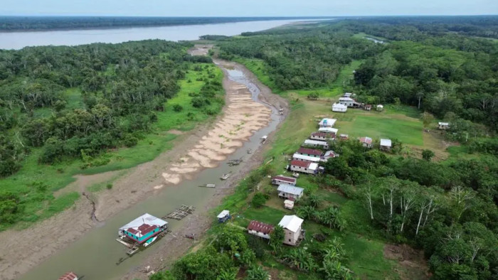 La falta de lluvias ha provocado en algunos municipios brasileños el desabastecimiento de alimentos por dificultades para navegar en los ríos.