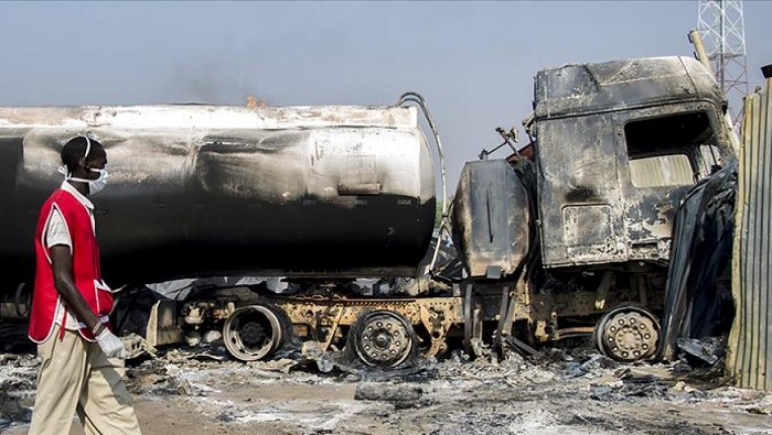 Las fuerzas de seguridad, policía y bomberos de Nigeria informaron que todavía se encuentran investigando las causas del accidente y del incendio.