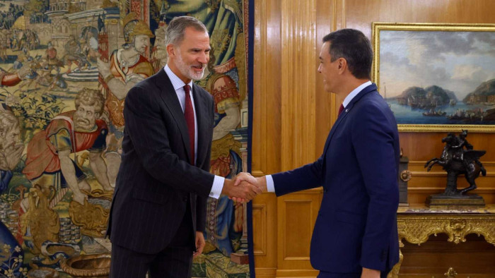 Rey de España encarga a Pedro Sánchez formar Gobierno