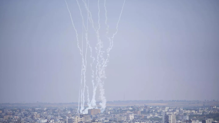 El comandante militar de Hamás, Mohammed Deif, señaló que alrededor de 5.000 cohetes fueron lanzados contra el territorio israelí.