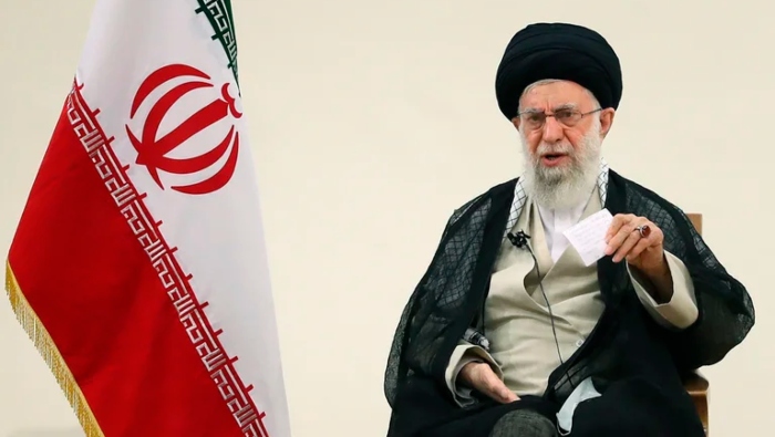 “Las propias acciones del régimen sionista son las culpables de este desastre”, afirmó el líder persa.