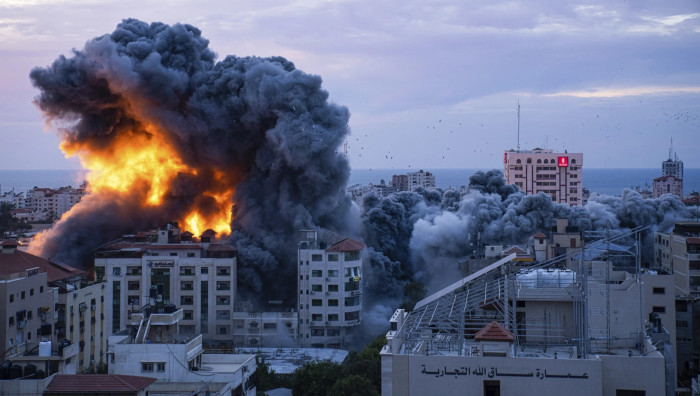 Las fuerzas israelíes bombardearon y destruyeron más de 1.300 edificios y 5.544 viviendas en la Franja de Gaza.