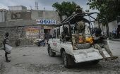 Las autoridades haitianas sostienen enfrentamientos armados con pandillas en diversos barrios tras el secuestro del político. 