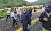 Según medios locales, López Obrador tuvo que avanzar en un tramo a pie para poder arribar a la zona afectada.