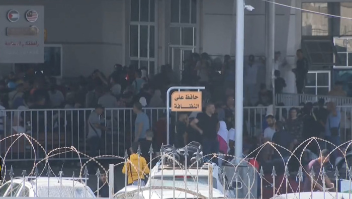 Egipto anunció la apertura de la terminal del cruce de Rafah para permitir el paso de unos 90 palestinos heridos y unos 450 extranjeros.