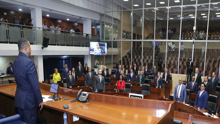 El pleno del Parlamento panameño, de 71 escaños y de mayoría oficialista, decidirá este jueves en el último debate, la aprobación o no del proyecto ley 1110.