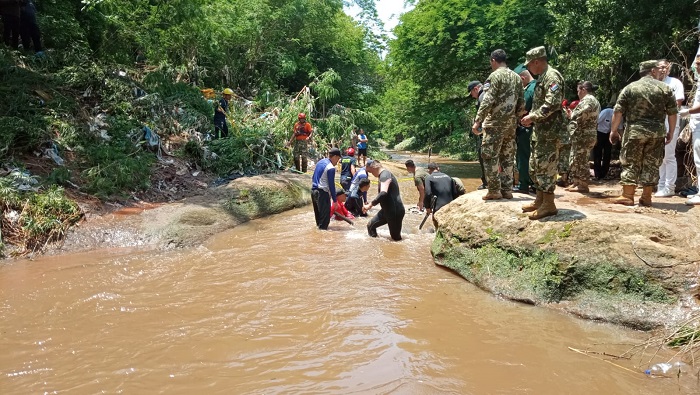 Varios componentes de rescate y castrenses paraguayos participan activamente en la búsqueda de los dos soldados.