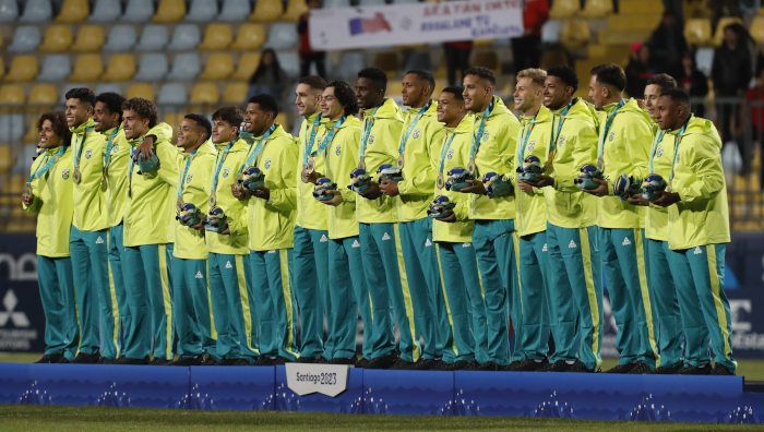 La selección masculina de fútbol de Brasil ganó este sábado la medalla de oro de los Juegos Panamericanos al derrotar en penales a su similar de Chile.