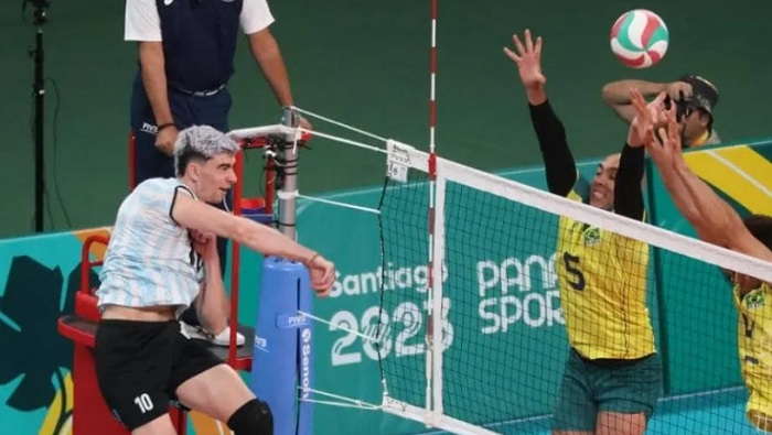 Con potentes servicios y sólida defensa, Brasil se consagró campeón del voleibol (m) en Santiago 2023.