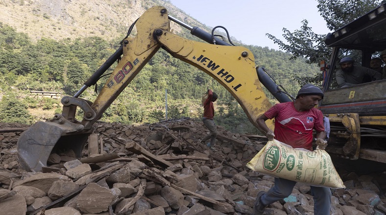 Tras el terremoto de magnitud 6,4 que golpeó los distritos nepalíes de Jajarkot y Rukum Occidental, las autoridades aún contabilizan el número de víctimas mortales, que ya superan las 150.