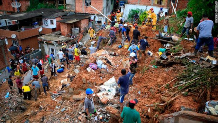 Las intensas lluvias en la ciudad de Sao Paulo ha dejado severas inundaciones, caídas de arboles y cortes de electricidad.