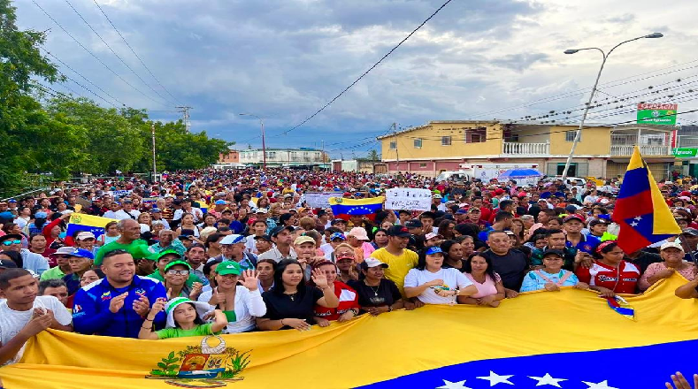 El Consejo Nacional Electoral (CNE) de Venezuela realizó una planilla que permite la adhesión de agrupaciones académicas, culturales, asociaciones gremiales, religiosas, para incluir a todos los sectores nacionales en esta causa que une a los venezolanos..